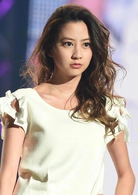 人生最难得其实就是自信人生最难得的其实就是自信，它不是凭空而来的优越感，而是见过