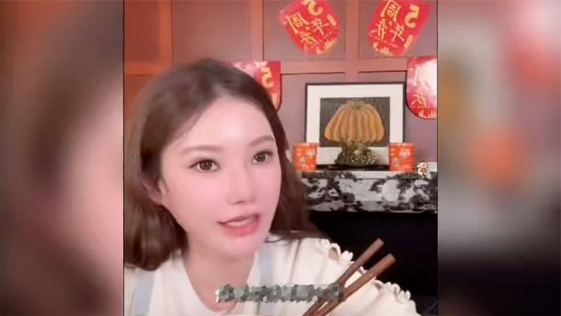马筱梅直播透漏还有不到两个月就生了，体重才100斤保持的真好...