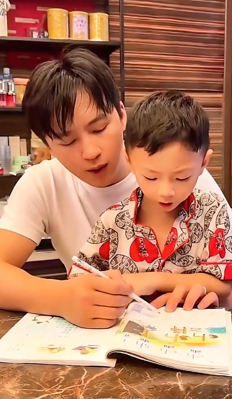 #我来唠家常#富婆李喜梅花1.8亿娶来的老公太值了，真的超值[赞][赞]

首先