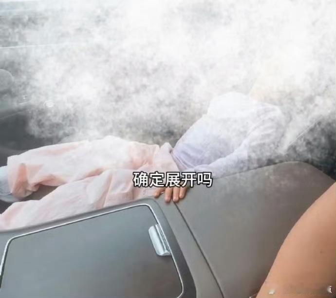 三问享界S9零重力座椅夹人事件享界S9这个“零重力座椅夹人”事件，其实暴露了现在