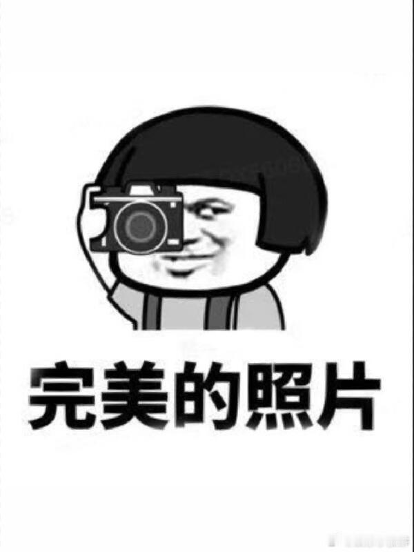 宋代旅拍原图直出 拍宋代旅拍时偶遇雨天，雨滴打在油纸伞上的痕迹、溅起细水花的青石