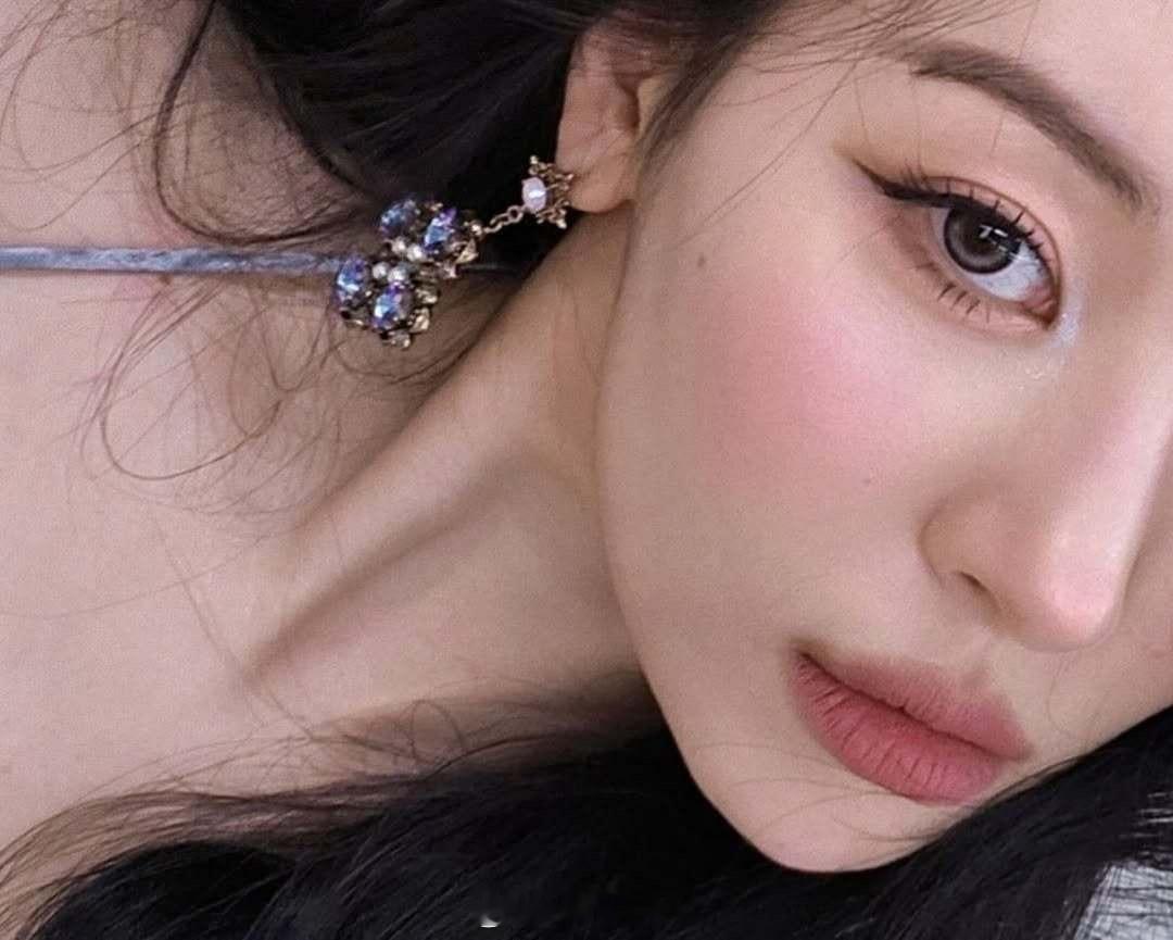妆容还得看李老师的宣美 ​​​