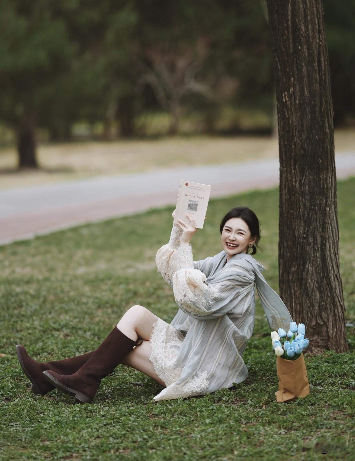 打卡美丽的大自然绿草如茵，书香满怀。