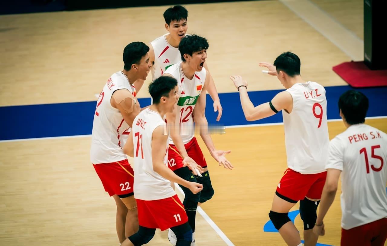 2026年亚洲男排锦标赛1/4决赛
中国男排vs韩国男排
第一局：25-17
大