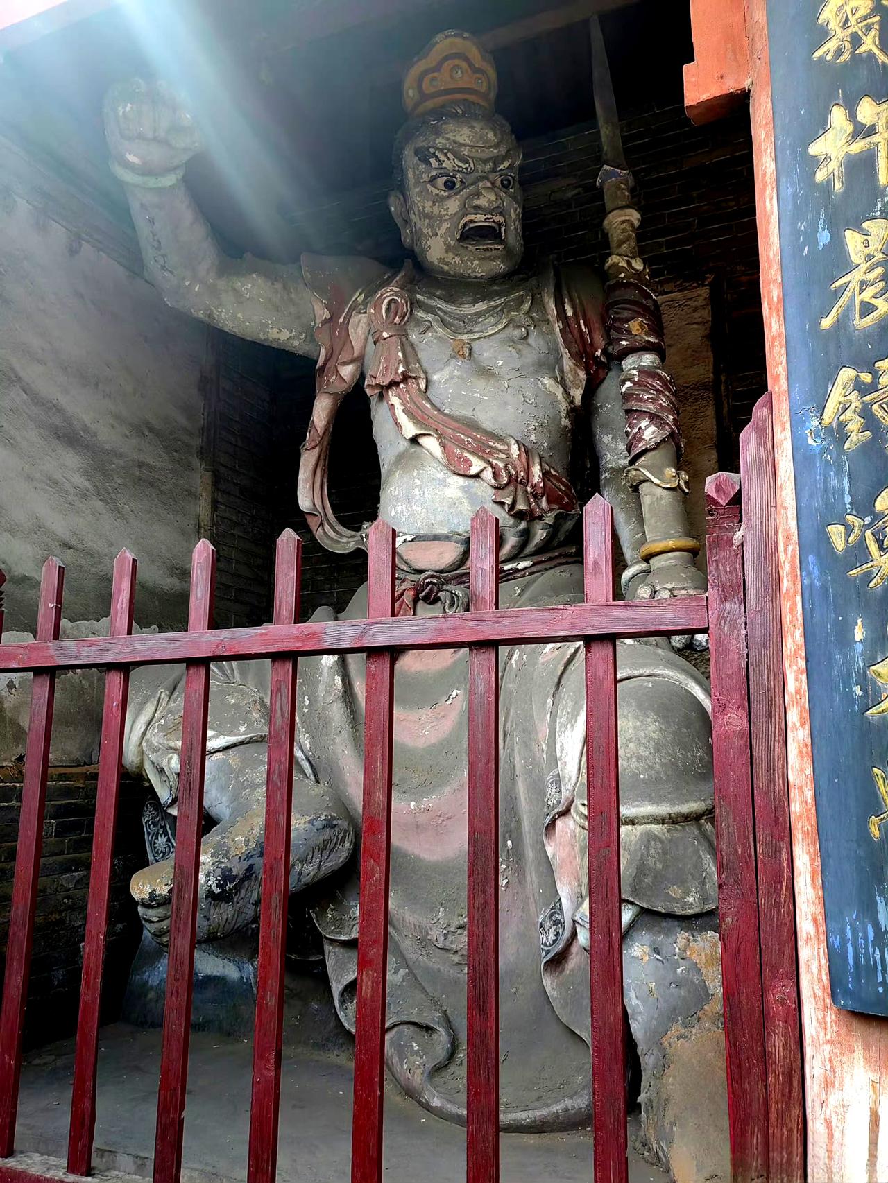 山西灵石资寿寺明代彩塑
哼哈二将和漂亮的四大天王……
资寿寺