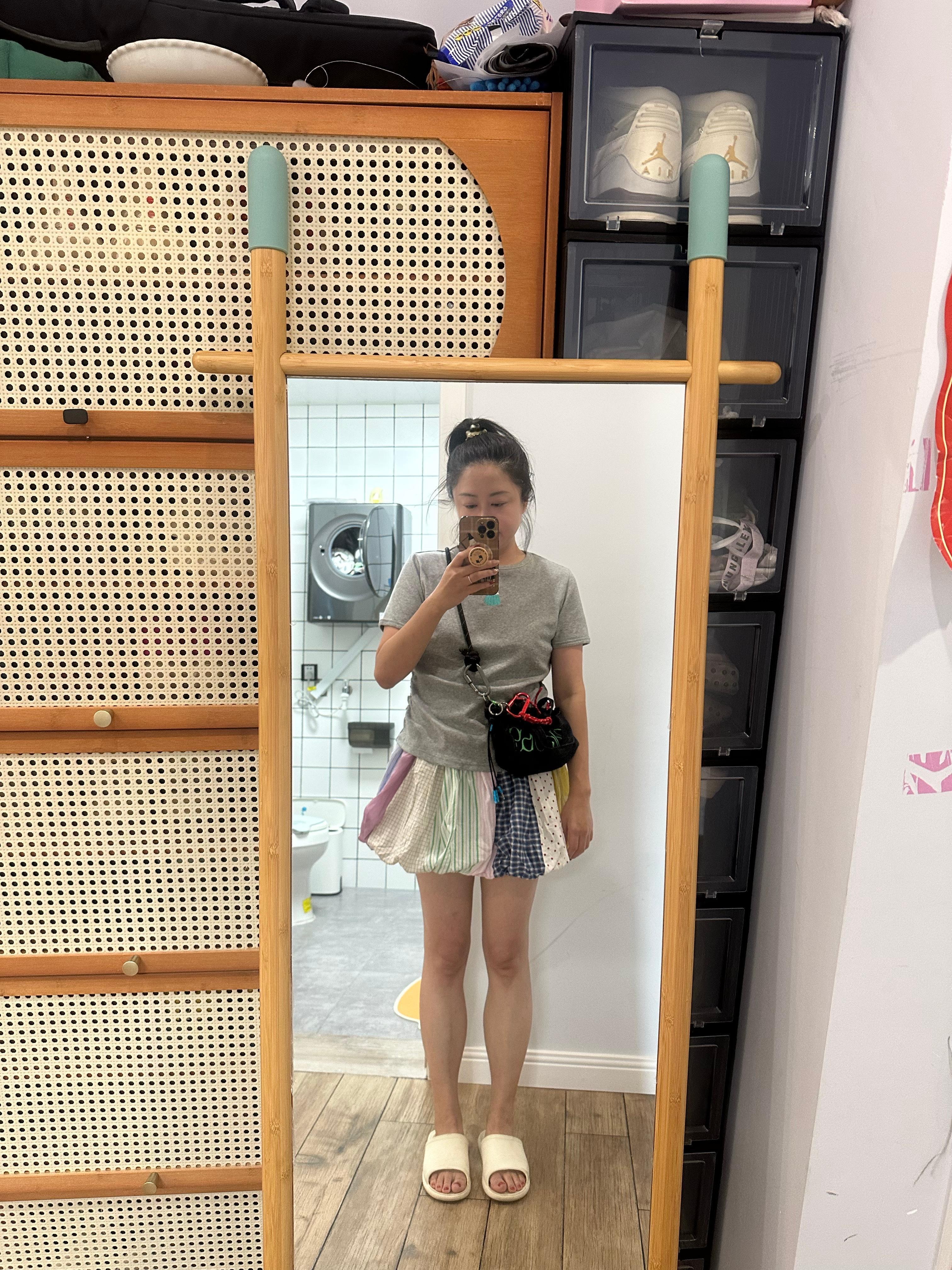 去做脸，打颈纹。今天行程着急忙慌的。 ​​​