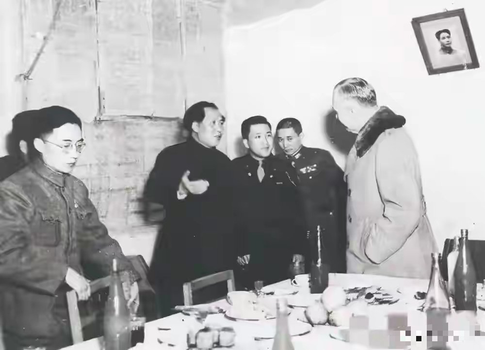 看看毛主席在延安时招待外宾吃的什么菜，当时的条件很是艰苦 