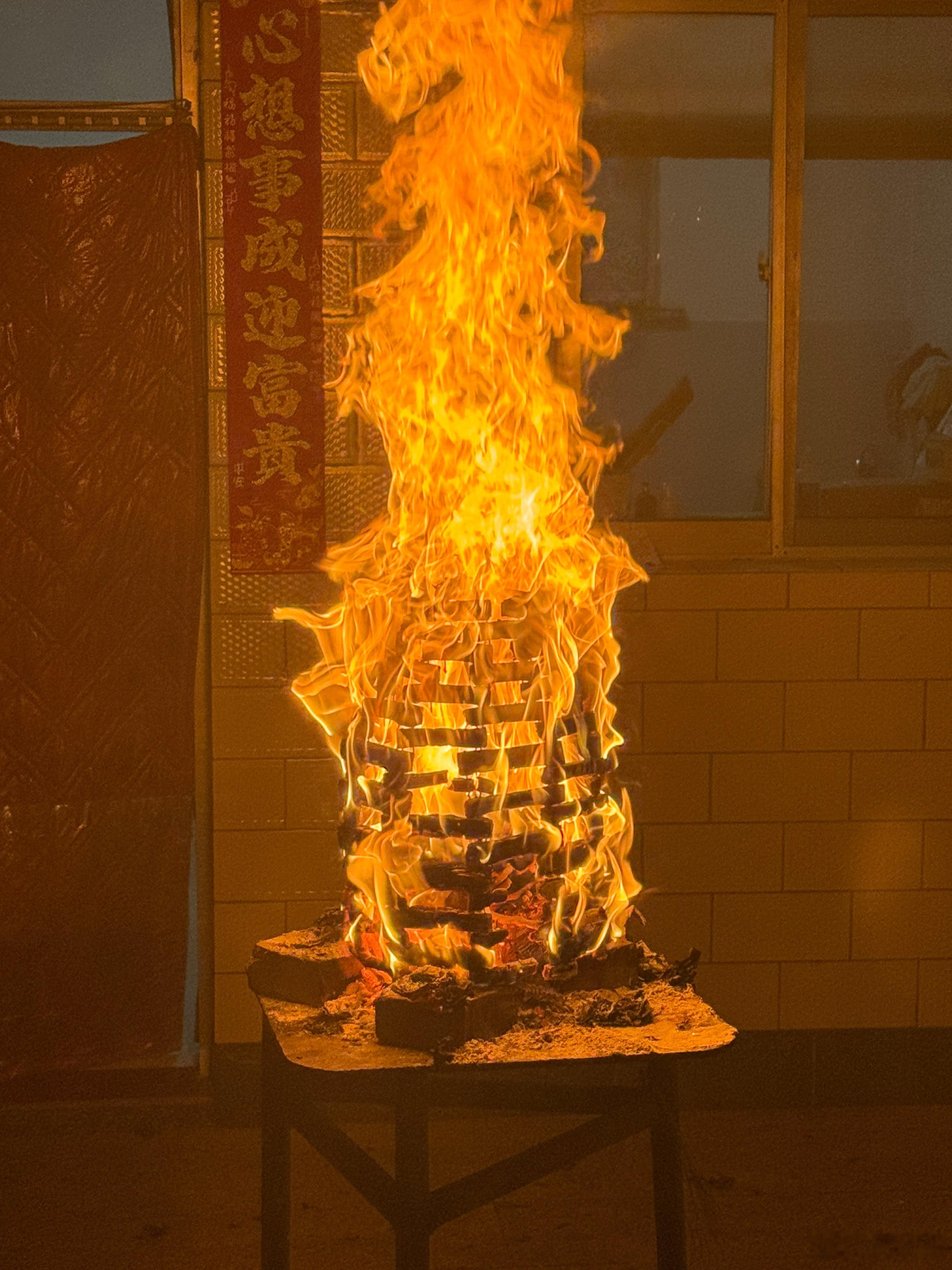 大年初二，柴（财）旺火，财运亨通，财源广进，祝各位粉丝小伙伴，来年发大财。 