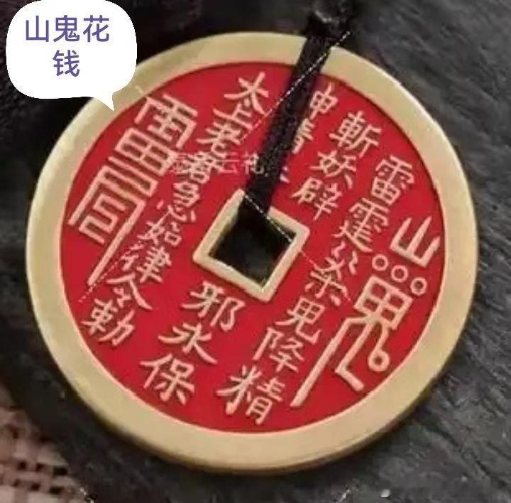 事关古玩送拍与否，看了A博主（图二、左）的手机视频号后了解到，藏家把手中藏品送去