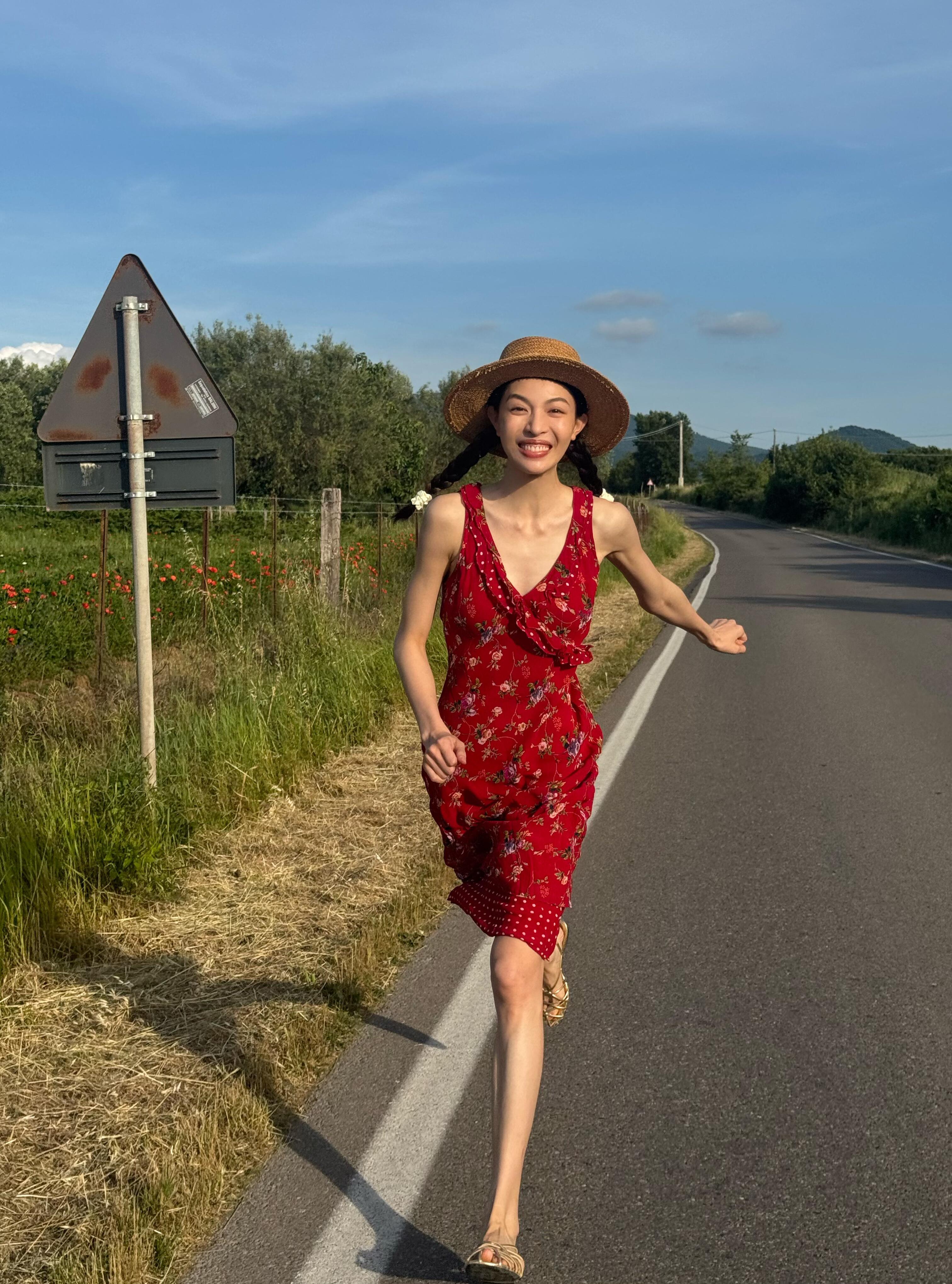 钟楚曦旅游照好灵 ​​​