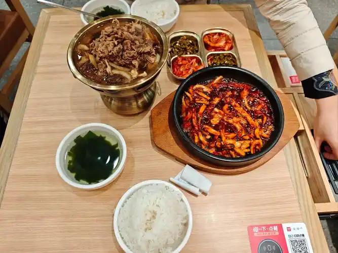 打工人的天塌了，前有库迪取消9块9不限量，后有麦当劳穷鬼套餐偷摸涨价，如今又有塔