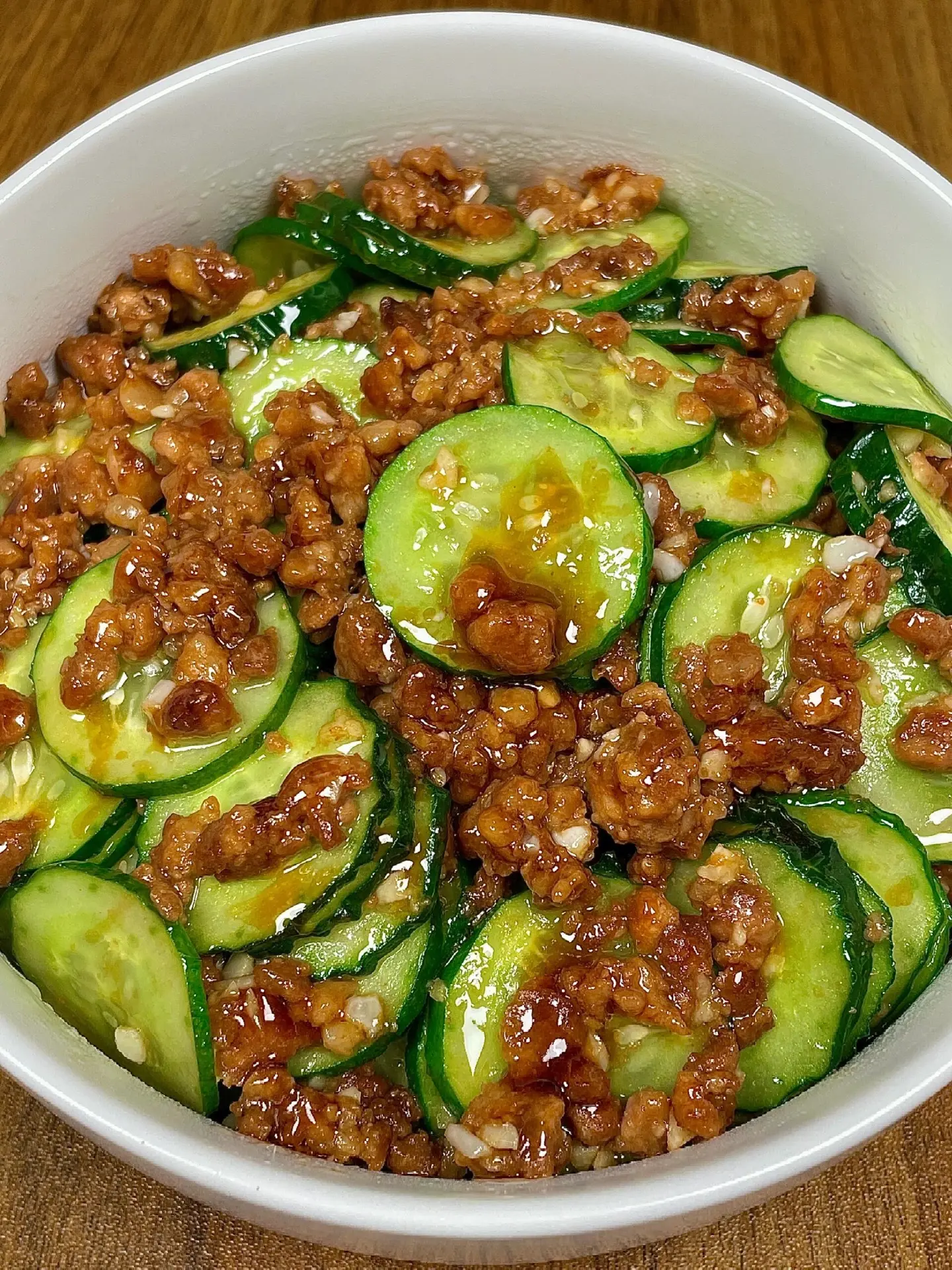 超香的肉末炒黄瓜。在姥姥家吃过一回，被惊艳到了！ 今天特地要来了，配方...