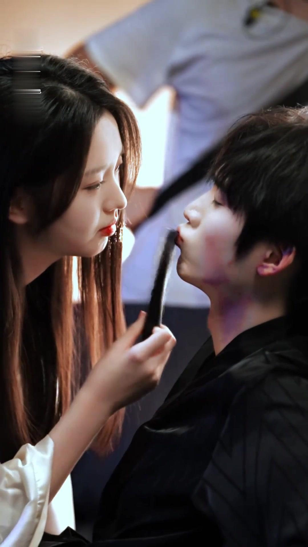 50亿播放封神！《夫人她专治不服》凭什么成全民电子榨菜？
 
刷到《夫人她专治不