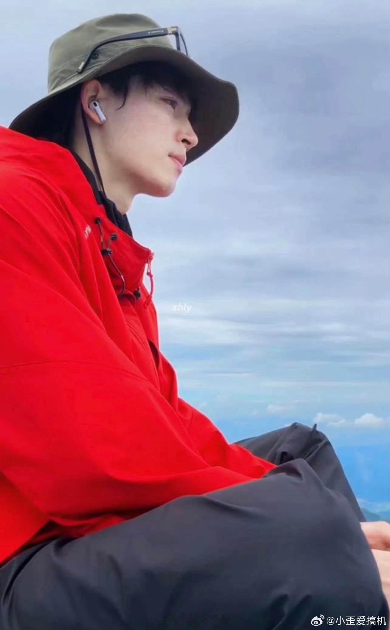王星越突然直播一直哭 明星有这么弱势吗，什么都不敢把一个劲的让网友去猜 说点真话