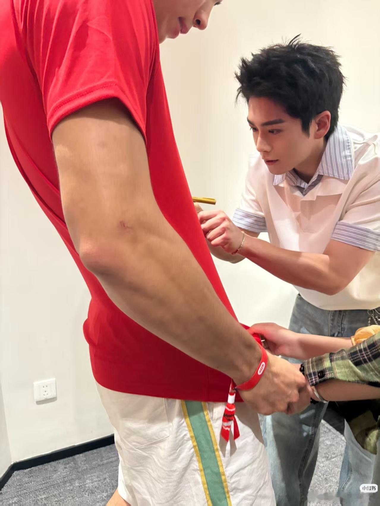 武艺武艺猜球主打一个重在参与 别人猜球做足功课，武艺全凭一腔热爱盲猜葡萄牙，直接
