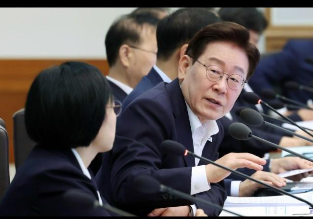 李在明总统称自己如今快要无家可归了…… 差不多是这样，他确实卖掉了自己唯一一套房