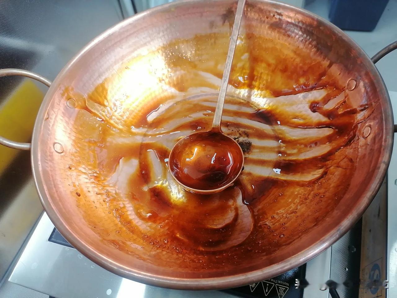木薯粉加红糖制作成为珍珠，调配一杯珍珠奶茶，原汁原味的感觉，初恋的味道[强]#珍