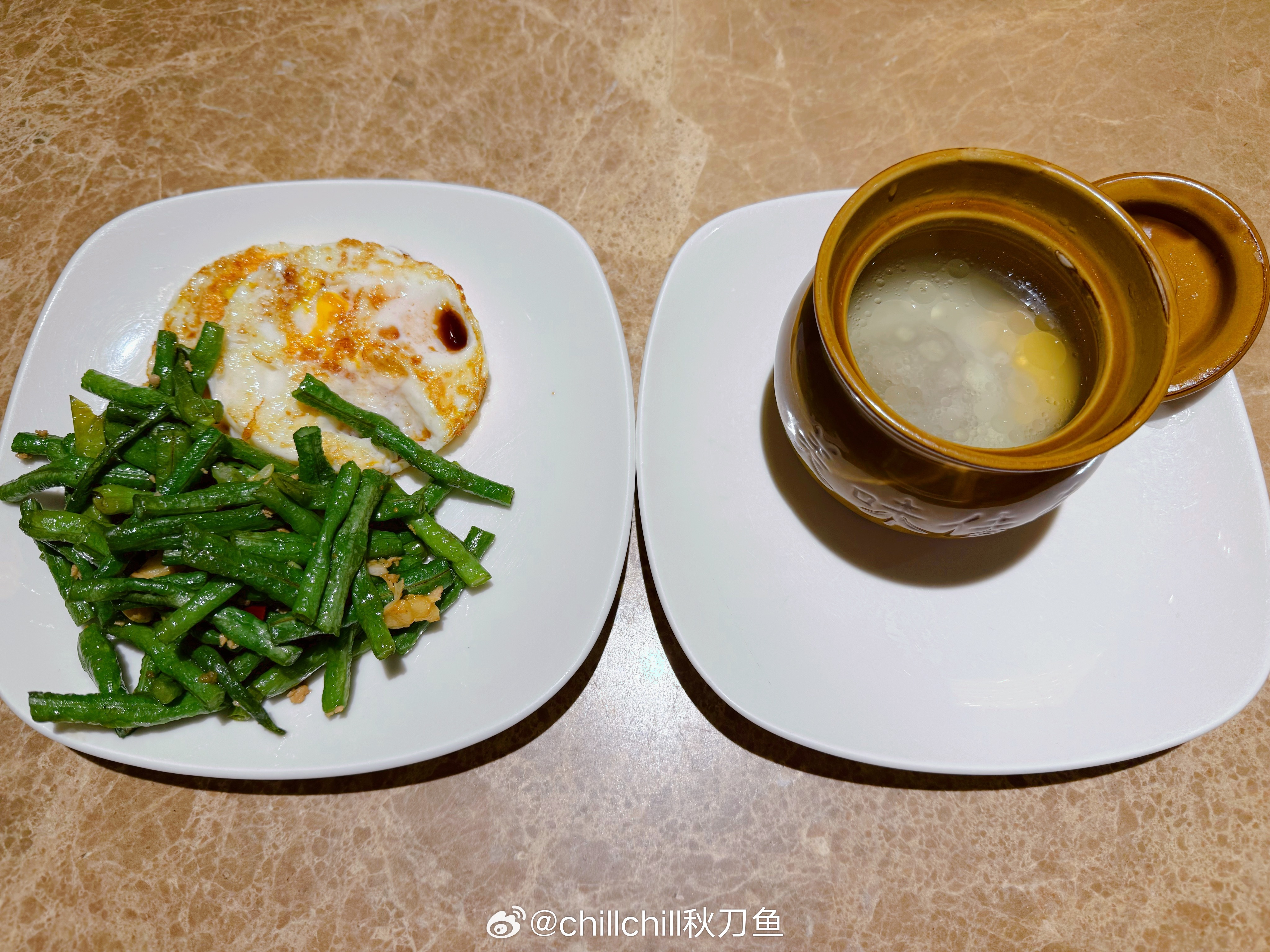 今天早上没吃碳水就是为了喝口汤，但酒店这个汤里没皮蛋。btw，我们昨晚住的酒店就