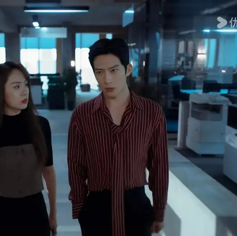 现实中真的会有高管穿的像牛郎一样吗？？ ​​​