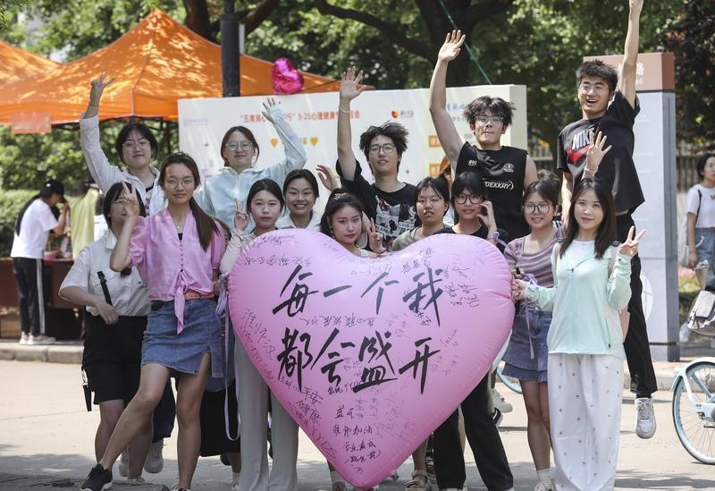 我觉得属于我的幸福，就是挣脱“成功竞争”的枷锁，关注自己真实的生活感受。很多人总