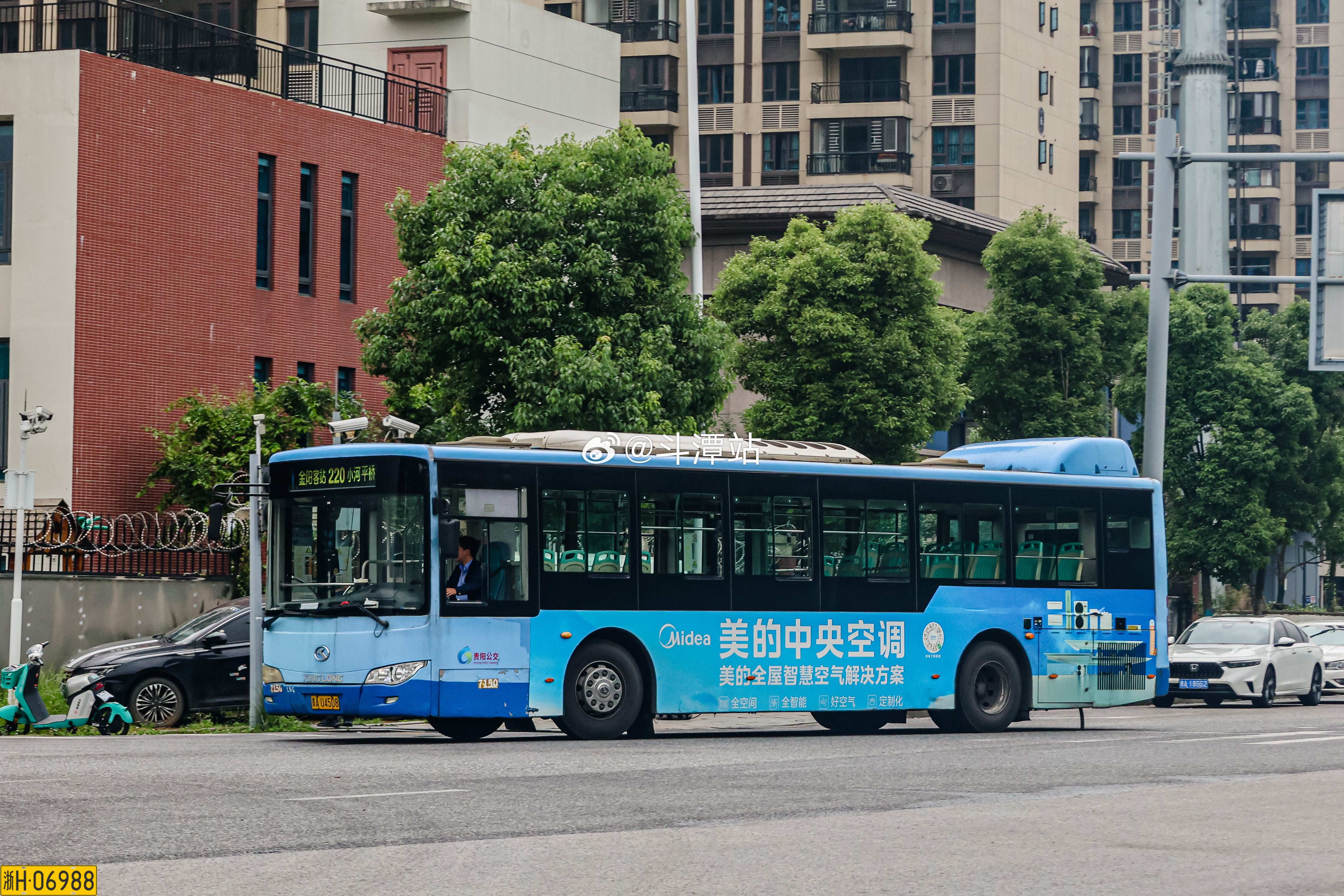 贵阳公交目前仍保有一定数量的有排放车型，不知它们还有多少时日呢