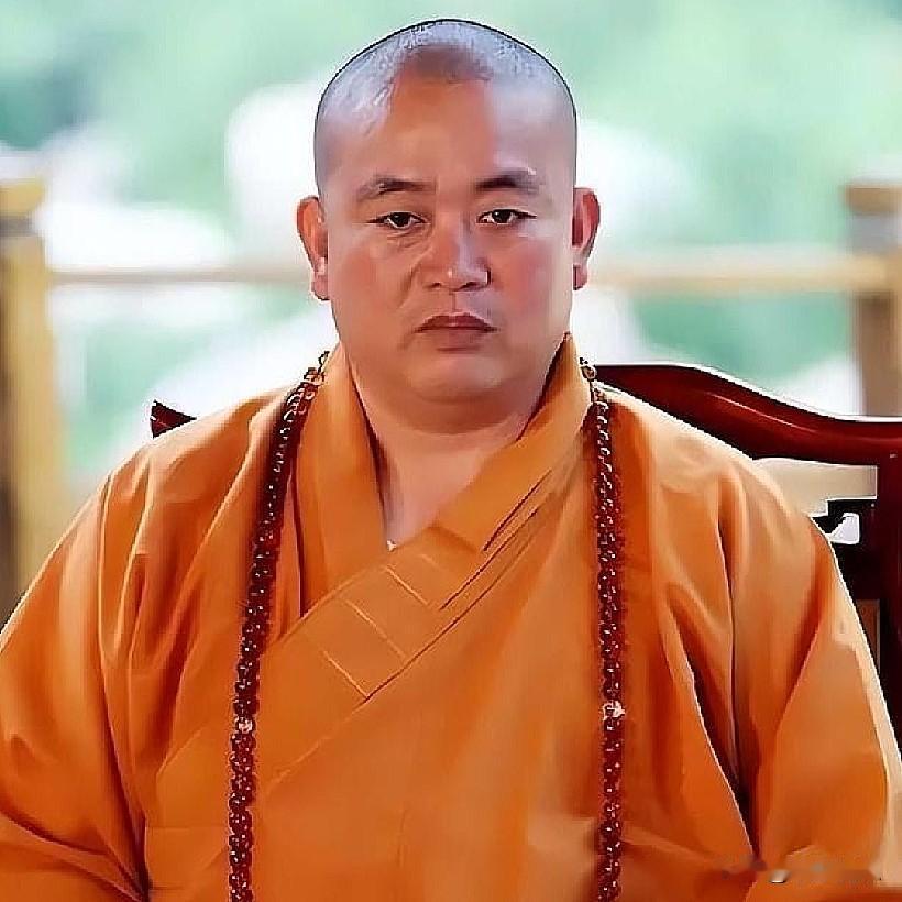 我翻了一下这5位女星被造谣的具体内容，说实话，有些谣言离谱到让人想笑。

先说李