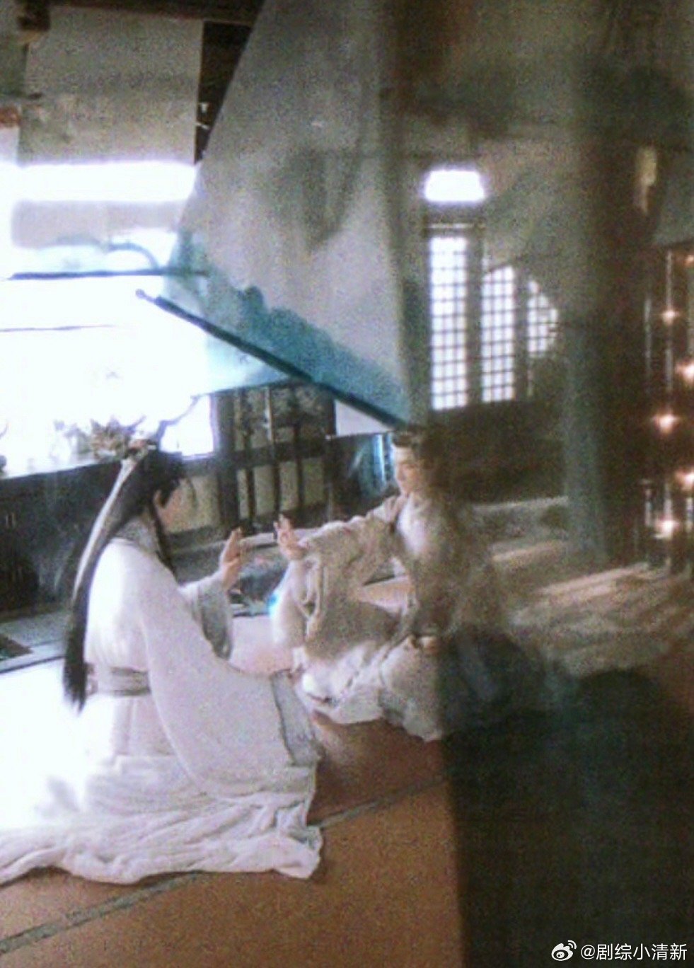 水龙吟巧设鸿门宴同人女误入大食堂 项伯夜驰告张良，我正蹲在灶台边偷吃锅巴。他一把