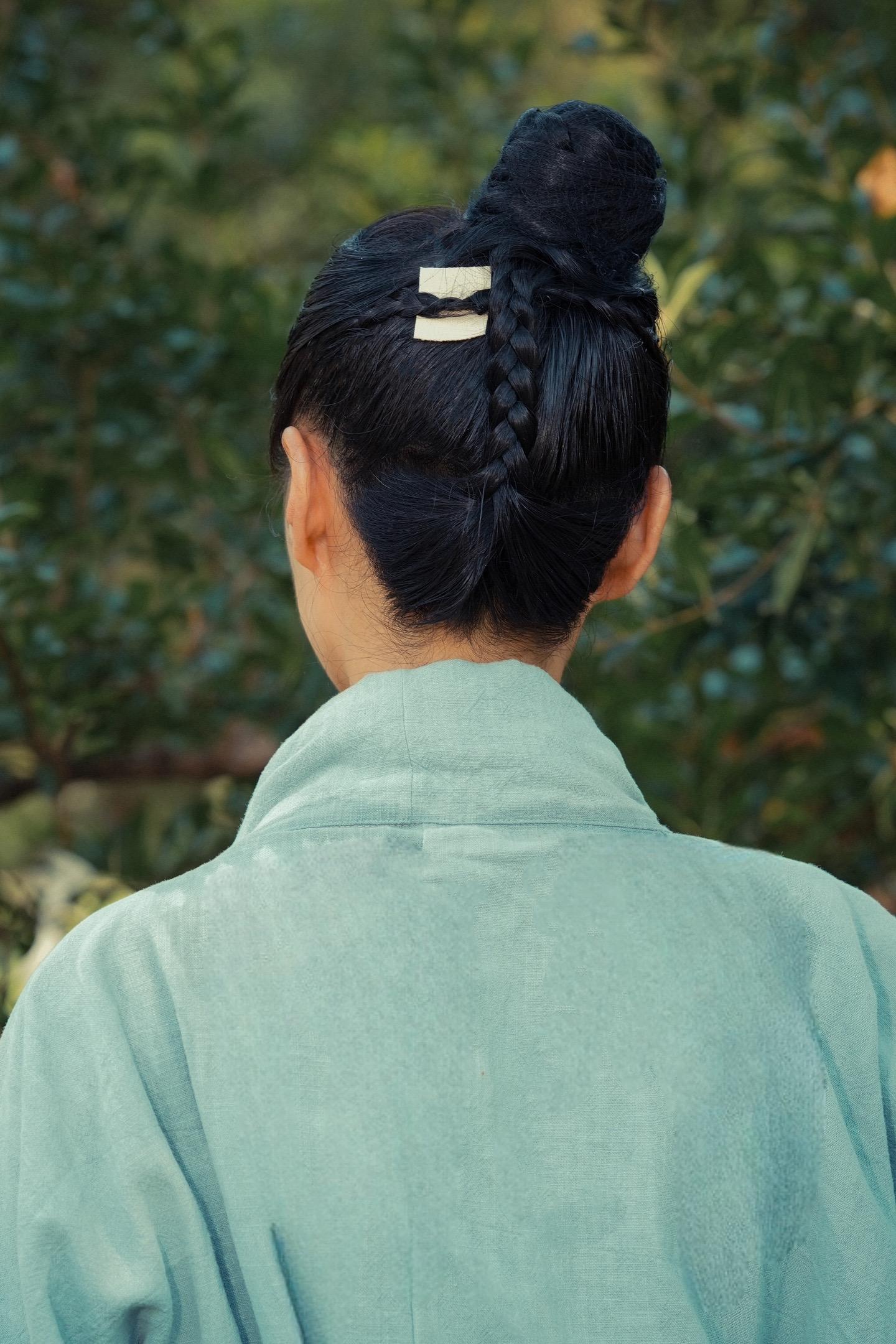 秦·兵马俑｜秦小兵同款发型。✨尝试梳了兵马俑的同款小歪髻！  📎服装