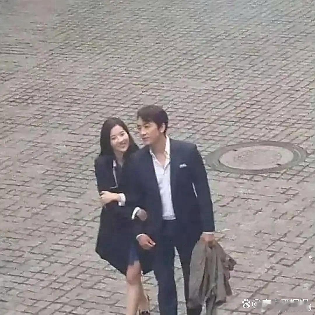 终于懂刘亦菲当初为何险些嫁给他！这般帅气颜值自带吸引力，难怪能让人心动。 ​​​