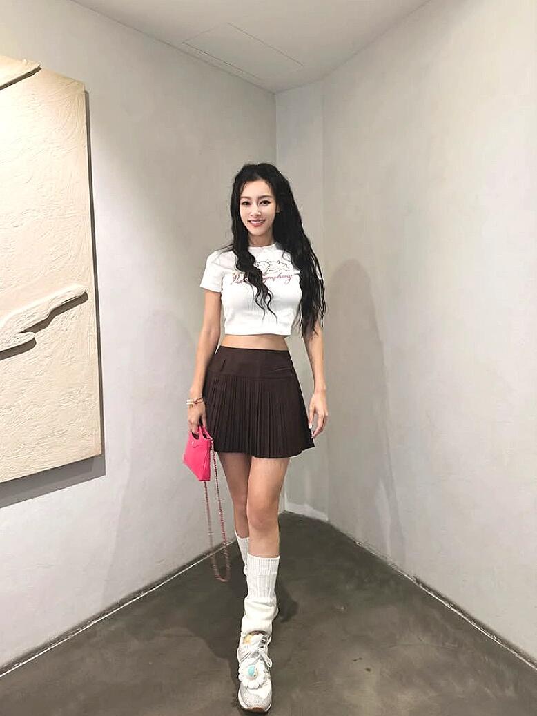 王思佳po文：迪斯尼联名款最适合我这种公主心后妈脸 ​​​