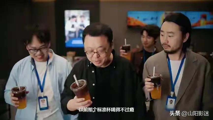 瑞幸咖啡这宣传片上了大分。
没想到瑞幸请到了罗老师罗永浩，还请到了当年的那个拍摄