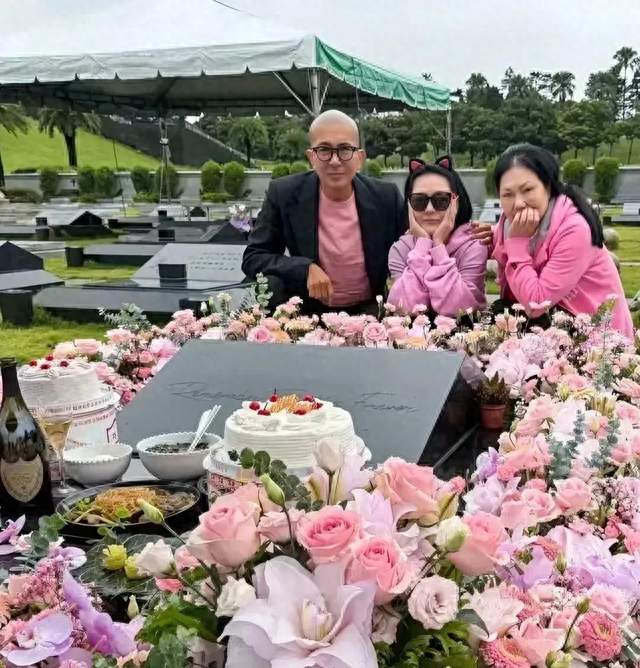 具俊晔瘦骨守望墓前，汪小菲再婚得子：大S冥诞见真情