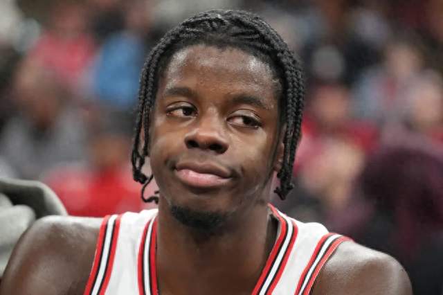 NBA历史最差首秀诞生！4号秀-45创耻辱纪录，他下场球队反而赢分