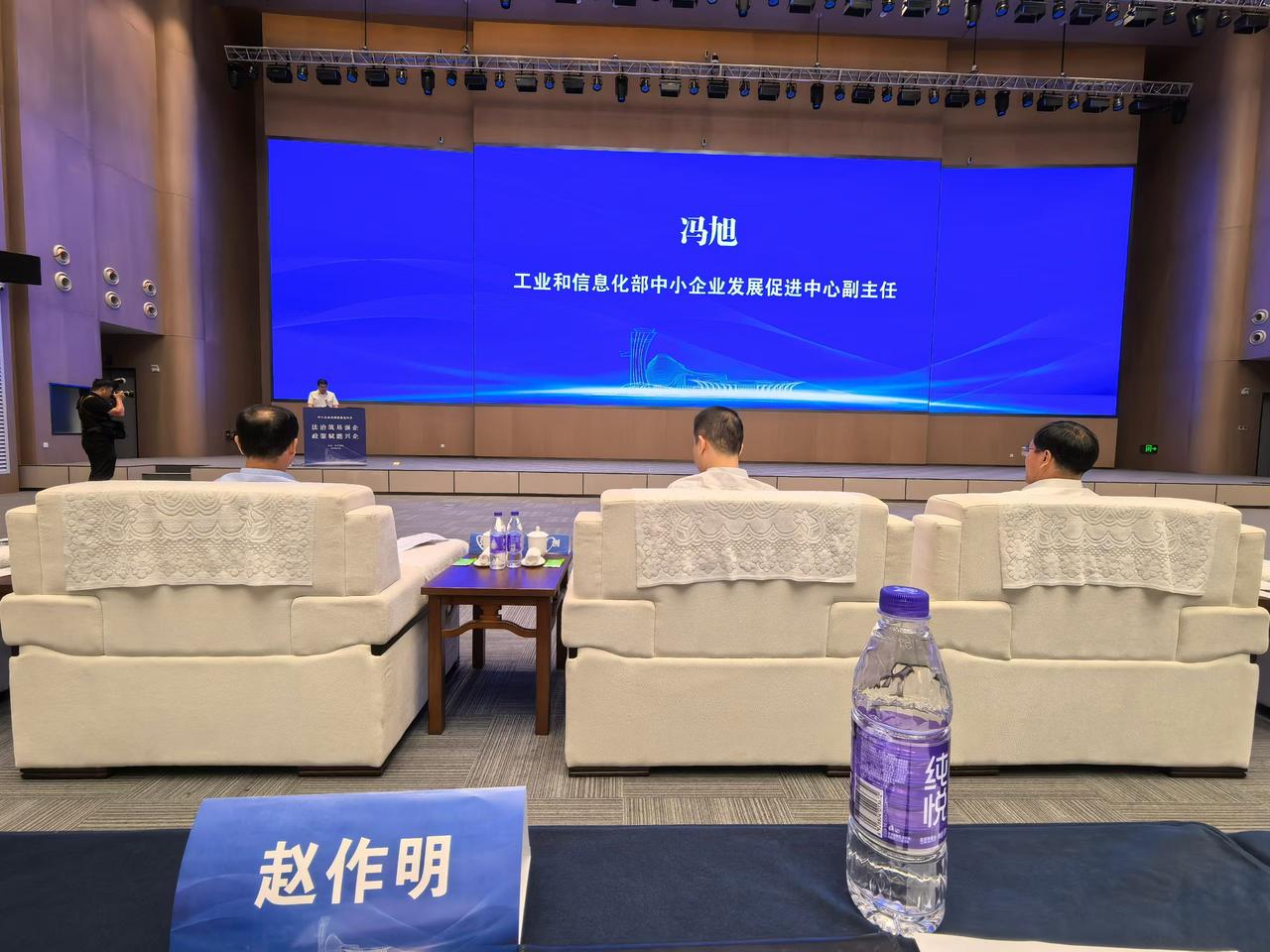 学习、调研与服务，合力做好出海护航。这些数据令人震憾，也是国家和社会活力的基础。