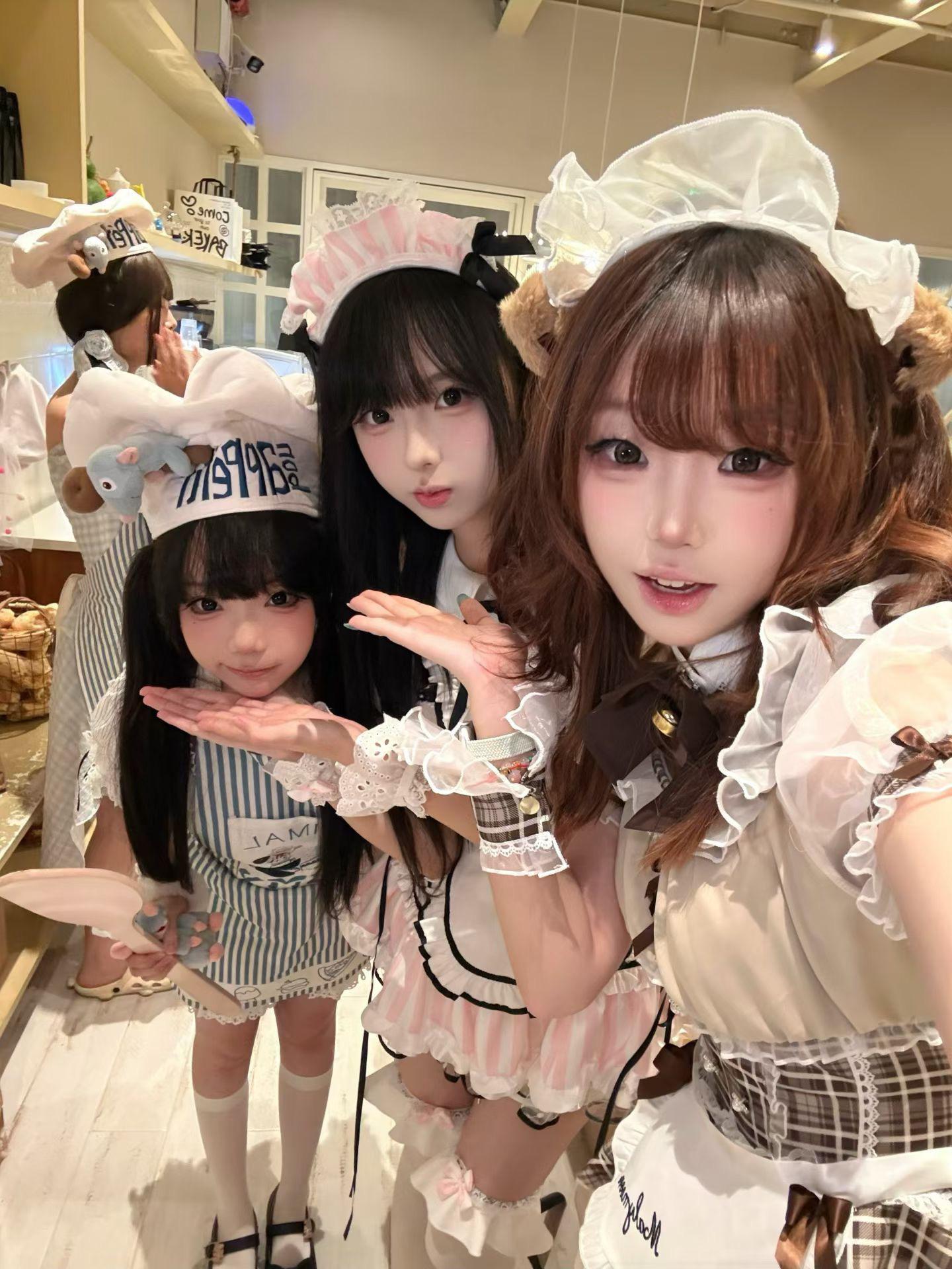 这么萌的小蛋糕居然有三个。