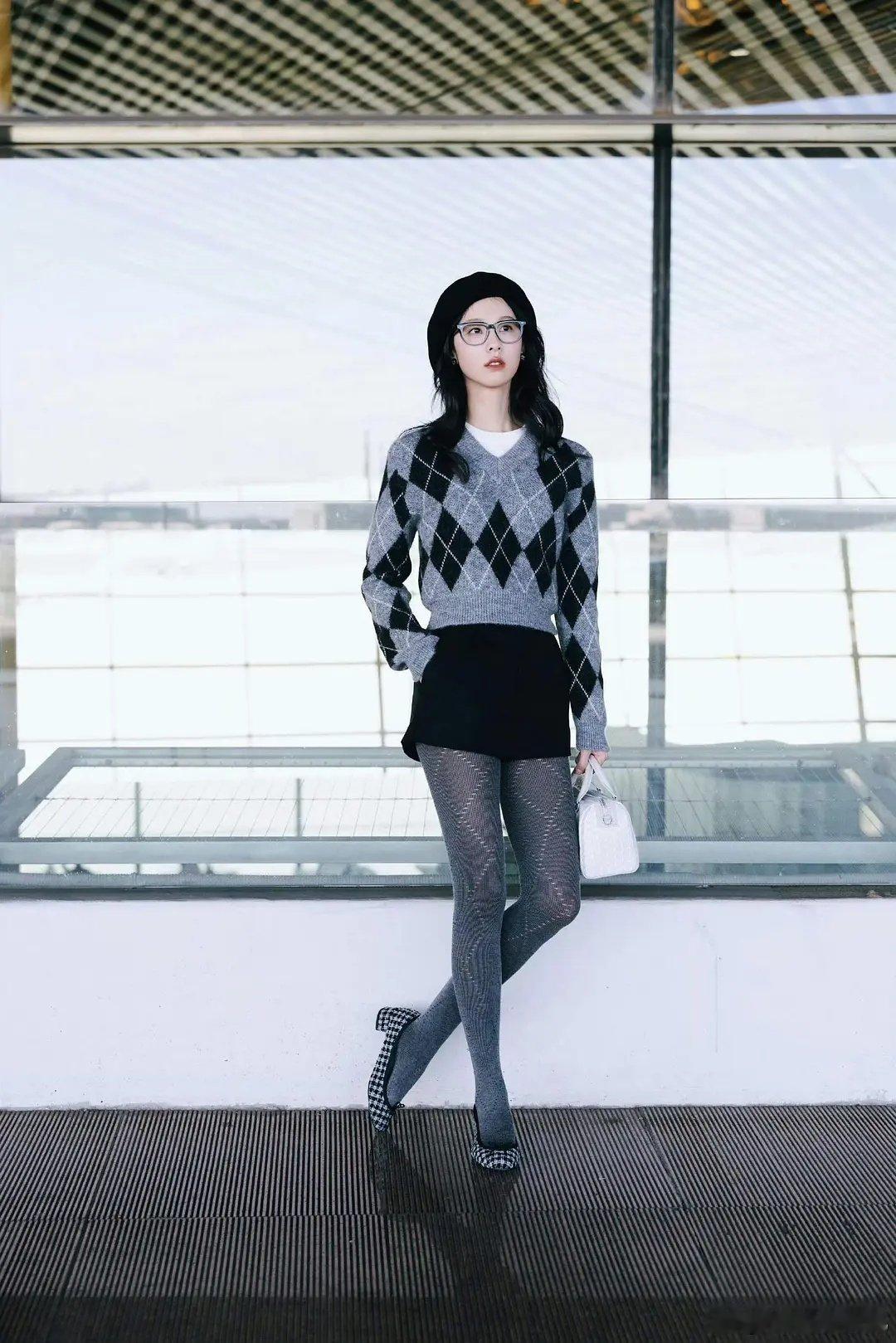 陈都灵造型团队去领盒饭吧 ​​​