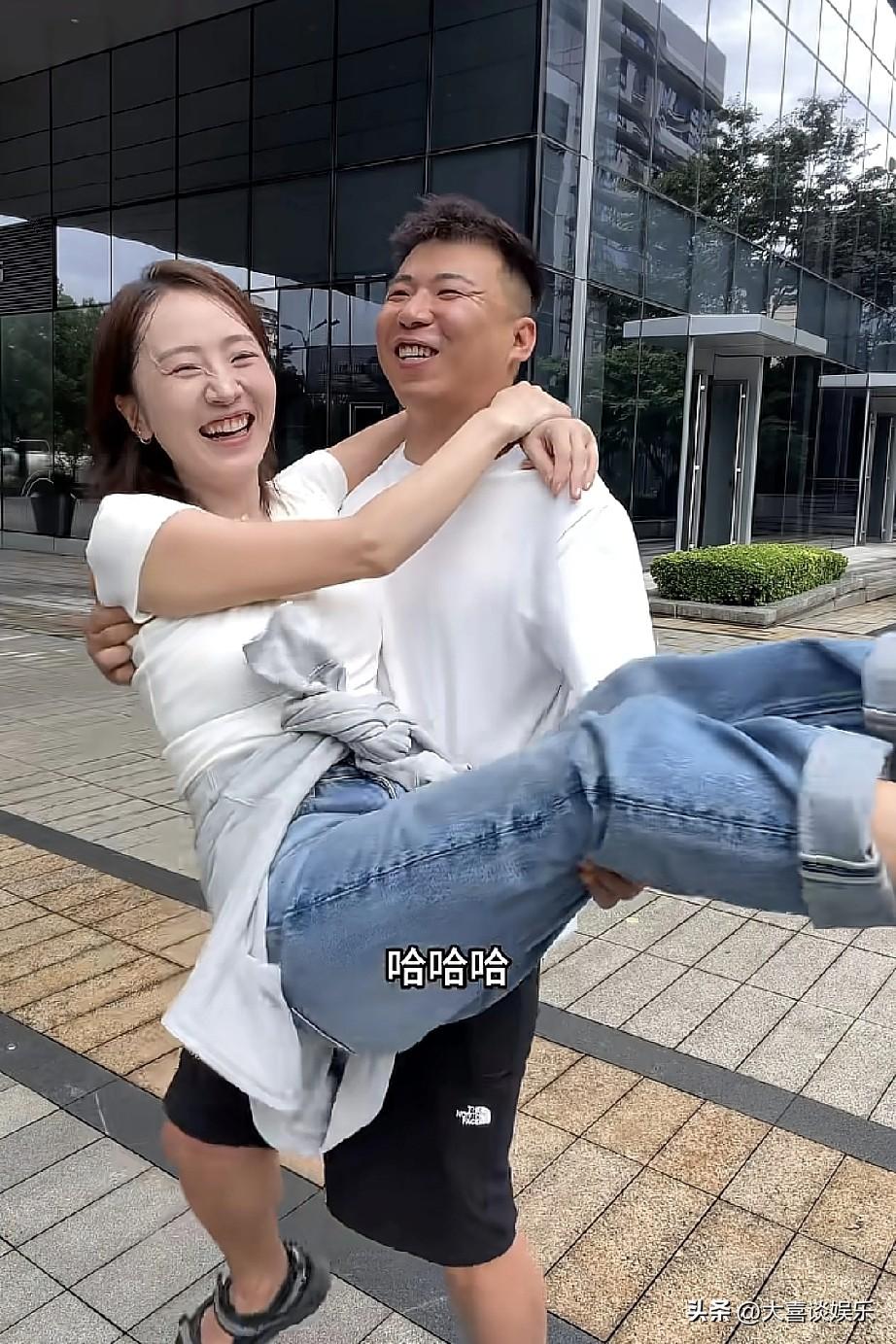 都不是我说话难听，
秋天妈妈这样可真没羞没臊，
又没跟张纹铭领证结婚的就住一起了
