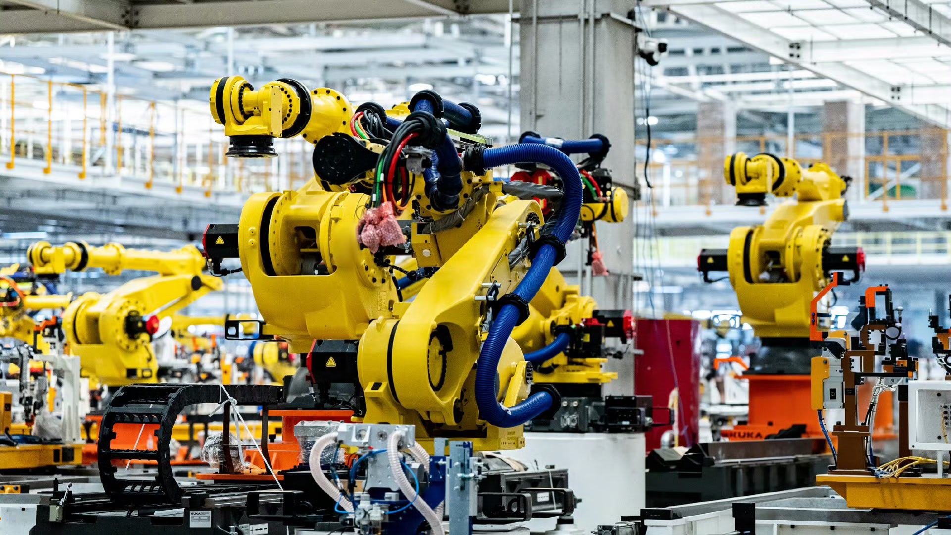 近期享界超级工厂投入资金19.91亿元，对关键工艺和设备进行升级，同步进行数智化