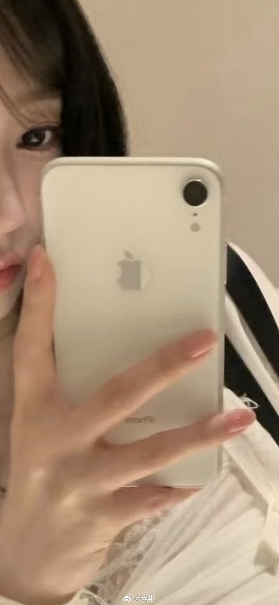 刷到一个好看的小姐姐还在用iPhone Xr。 