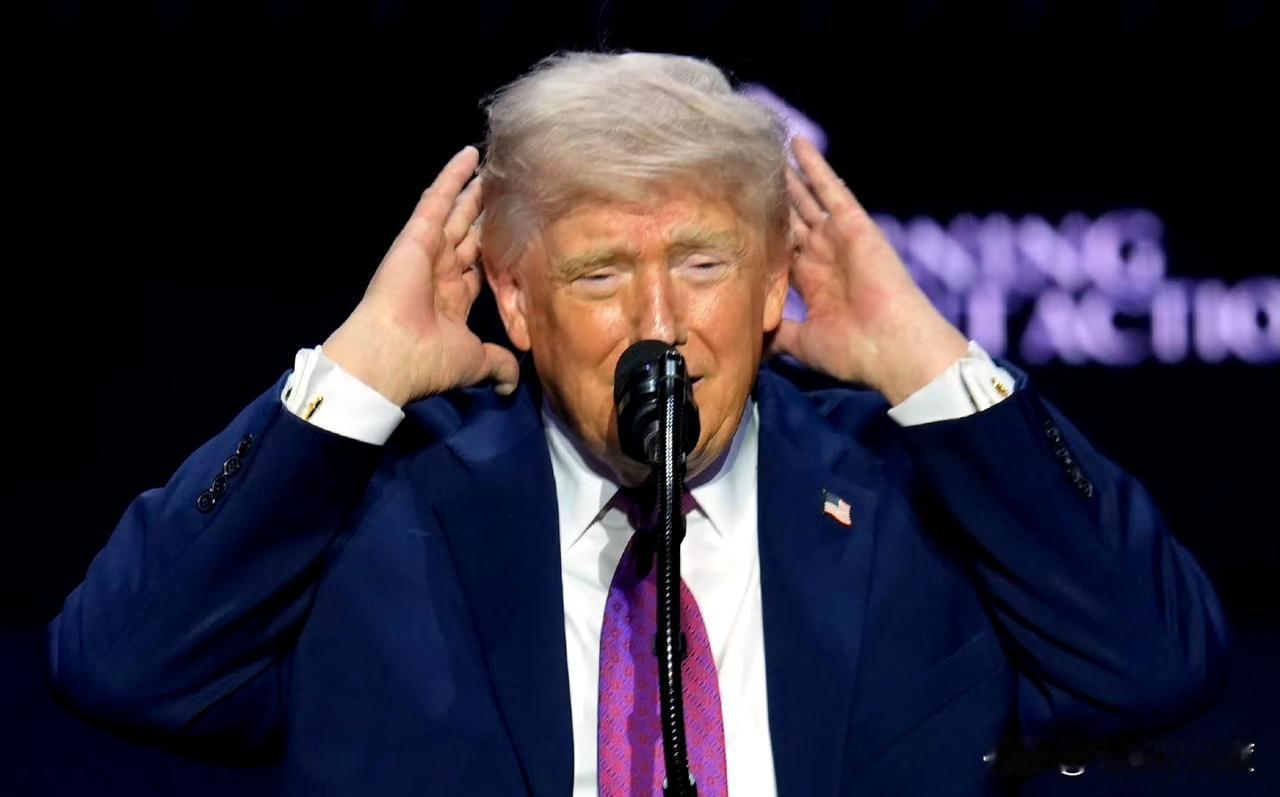 特朗普现在要脱困其实挺难的。
两条路，要么揭竿而起反了内塔尼亚胡，要么对伊朗大打