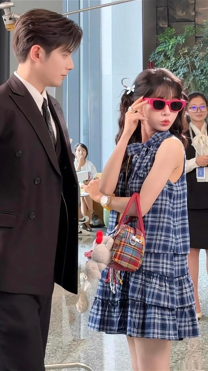 百念好何第四世 一起走红毯百念好何从“请君入我怀”到“成何体统”，再到“念念有词