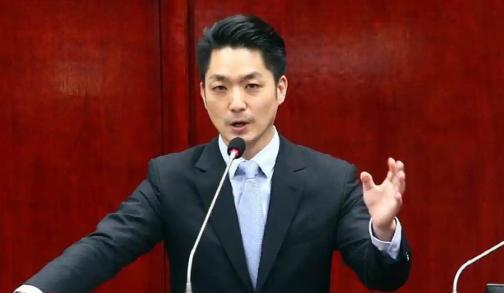 国民党路线之争，已经公开化！很多人以为郑丽文和蒋万安同属蓝营。错了！真相是，党主