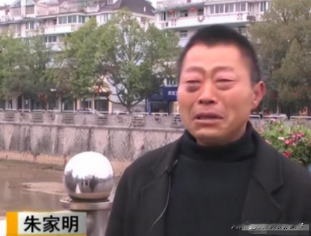 2003年，一场突如其来的暴雨，将一个失忆14年的流浪汉，送到了浙江一对夫妻的门