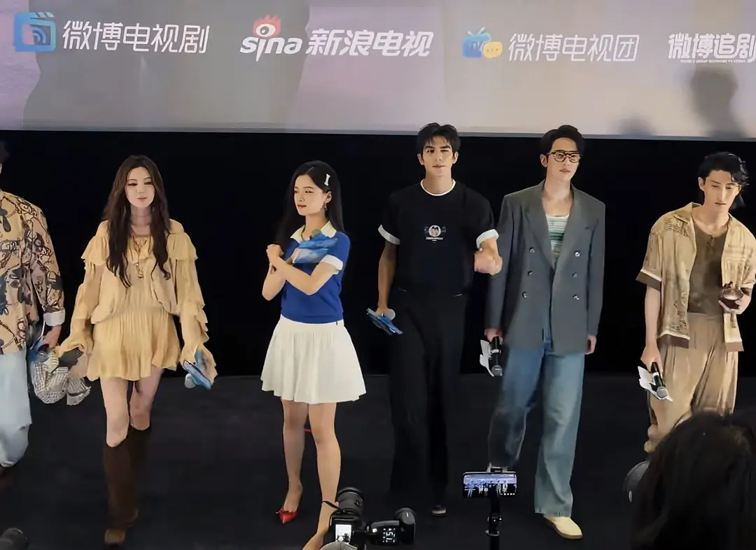 野狗🦴是最美异性恋吗？为何最爱营销生图直出的滤镜磨皮开这么大粉丝热衷P成“白幼