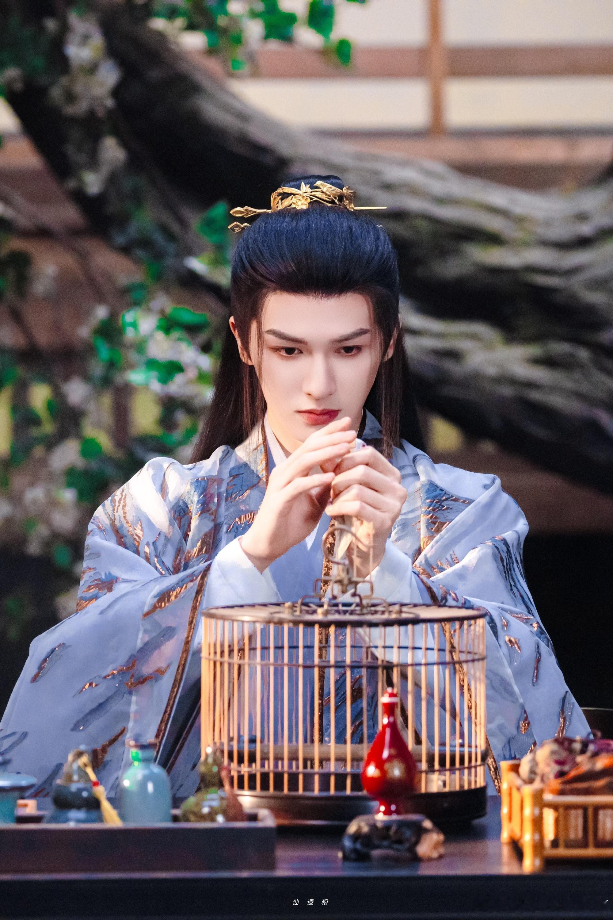 子夜归一种很新的情敌关系瞧裴季雅，从接近情敌到挖墙脚，手段百出。被揭穿竟还不卑不