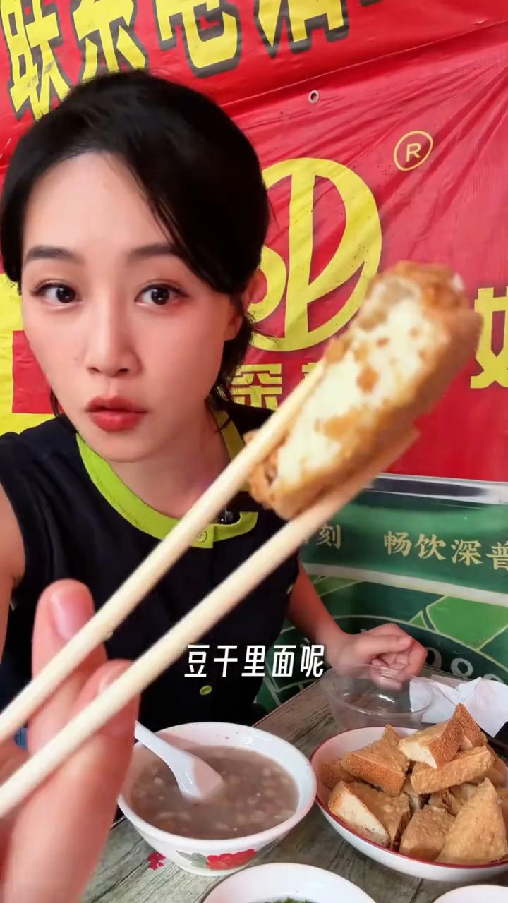 今天我吃了八顿饭。
·早上起来先把早餐给吃了，我不知道从哪里得到了一个小小的Ti