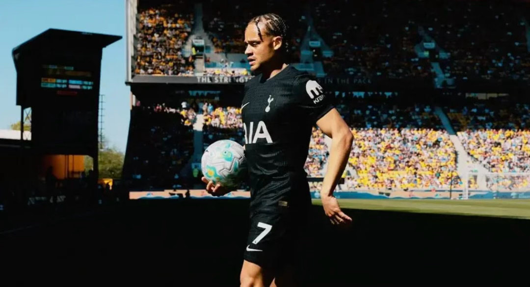 热刺官方：哈维-西蒙斯右膝十字韧带撕裂将接受手术，无缘世界杯英超西蒙斯十字韧带撕