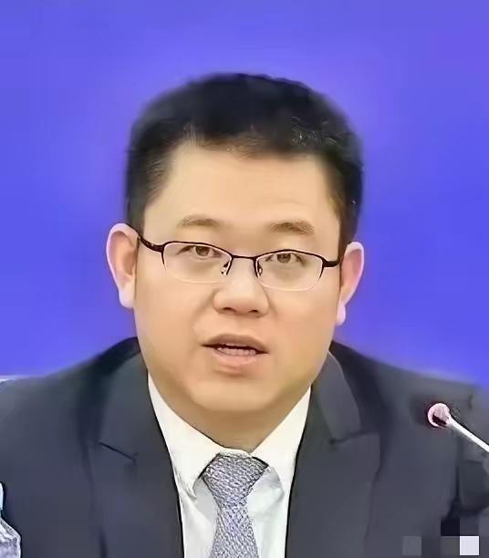 40岁正厅级落马，“火箭提拔”的年轻干部，终究栽在了贪念上

看到邱凌落马的通报