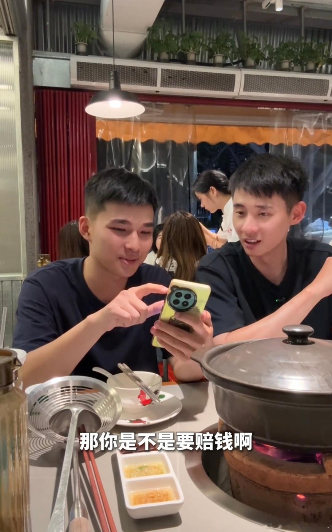 猜机时刻，陈溥江这一期嘉宾用的是什么手机呢，你看出来了吗？[思考] ​​​