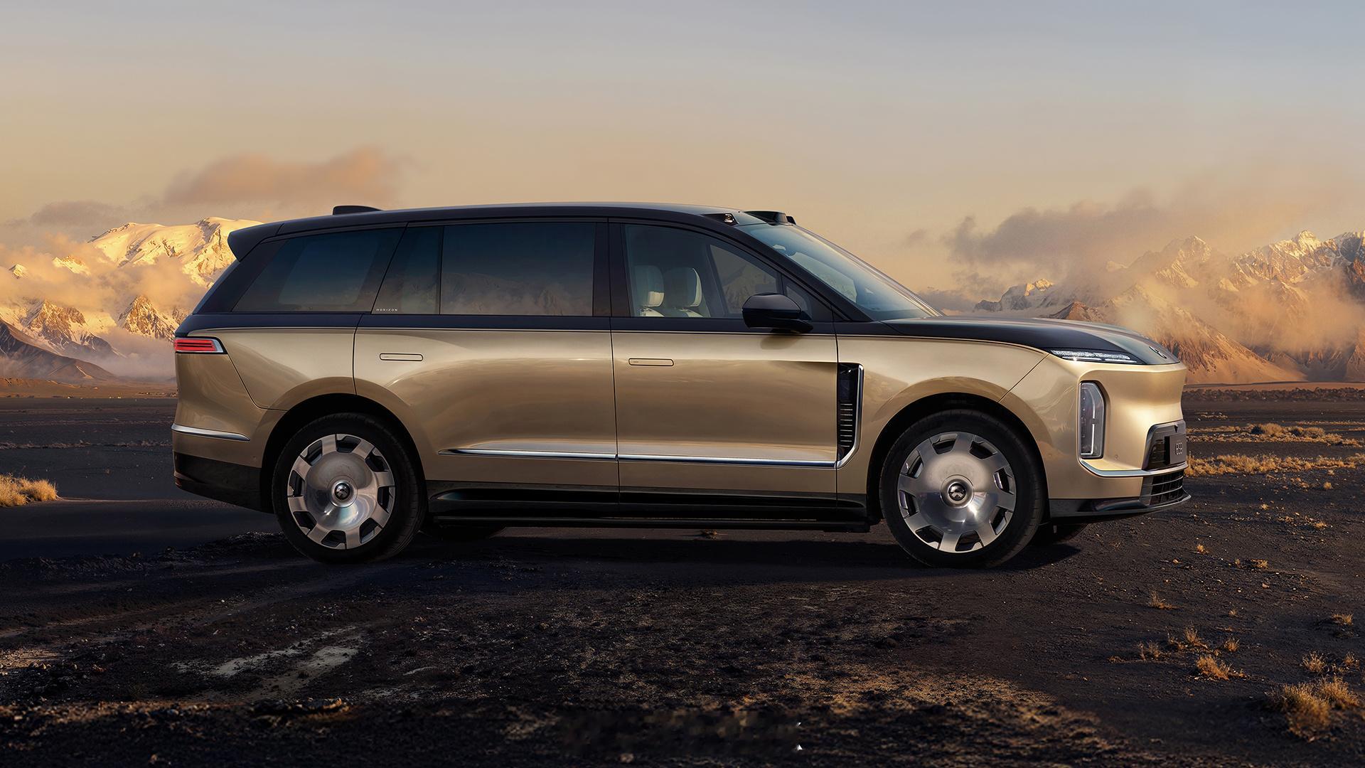 看蔚来 ES9 发布会，我脑子里想到的，却是三年前的一幕。那次是2023年，上海